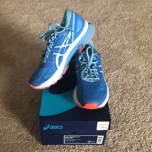 ASICS Gel- Nimbus 21 size 7